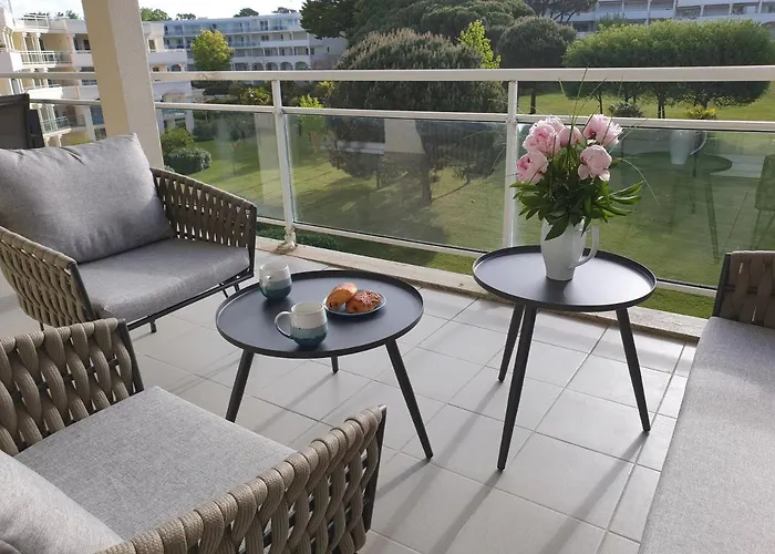 Avec Grande Terrasse Dans Un Magnifique Parc A 5 Minutes De La La Baule